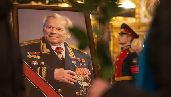 Прощание с легендарным конструктором стрелкового оружия М.Калашниковым в Ижевске Прощание с легендарным конструктором стрелкового оружия М.Калашниковым в Ижевске