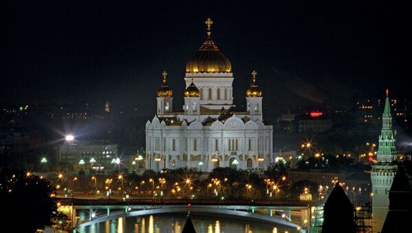 Вид на Храм Христа Спасителя и Москва-реку со стороны Кремля. Архивное фото Вид на Храм Христа Спасителя и Москва-реку со стороны Кремля. Архивное фото