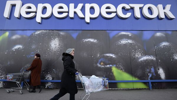 У супермаркета торговой сети Перекресток. Архивное фото У супермаркета торговой сети Перекресток. Архивное фото