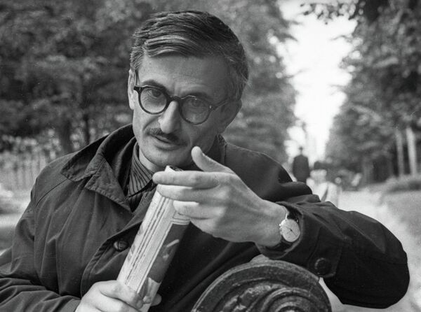 Кинорежиссер Марлен Хуциев Кинорежиссер Марлен Хуциев