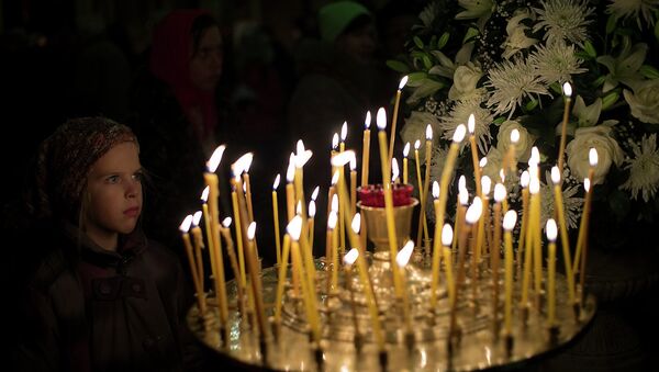 Прихожане во время праздничного Рождественского богослужения в Казанском соборе Санкт-Петербурга Прихожане во время праздничного Рождественского богослужения в Казанском соборе Санкт-Петербурга