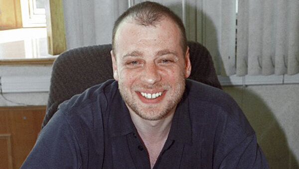 Главред журнала Власть ИД Коммерсантъ Максим Ковальский с призом Циклоп за победу в Международном конкурсе печатных изданий Обложка года. 2001 год Главред журнала Власть ИД Коммерсантъ Максим Ковальский с призом Циклоп за победу в Международном конкурсе печатных изданий Обложка года. 2001 год