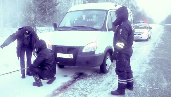 Автомобиль Газель, сломавшийся на трассе Томск-Мариинск Автомобиль Газель, сломавшийся на трассе Томск-Мариинск