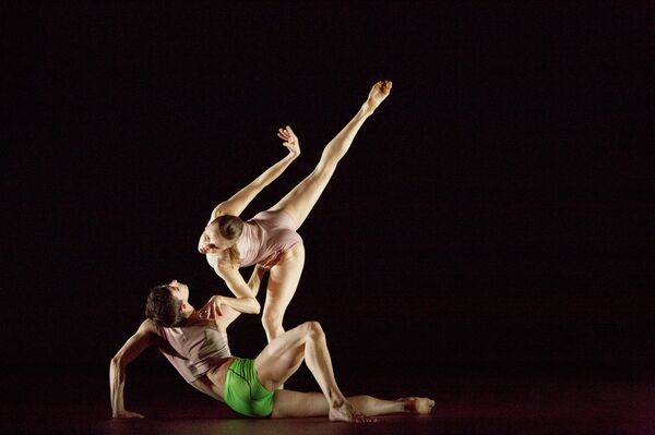 Atomos. Wayne McGregor| Random Dance, Лондон, Великобритания Atomos. Wayne McGregor| Random Dance, Лондон, Великобритания