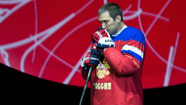 Игрок сборной России по хоккею Александр Овечкин Игрок сборной России по хоккею Александр Овечкин