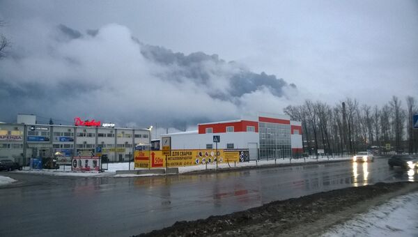 Цистерны с нефтепродуктами горят на территории нефтебазы в Рязани Цистерны с нефтепродуктами горят на территории нефтебазы в Рязани