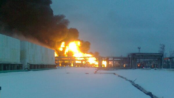 Пожар на территории нефтеперерабатывающего завода в Рязани. Фото с места события Пожар на территории нефтеперерабатывающего завода в Рязани. Фото с места события