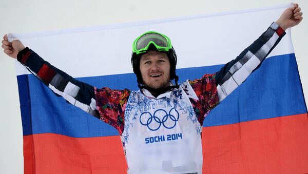 Николай Олюнин (Россия) , завоевавший серебряную медаль, после окончания финала сноуборд-кросса на соревнованиях по сноуборду среди мужчин Николай Олюнин (Россия) , завоевавший серебряную медаль, после окончания финала сноуборд-кросса на соревнованиях по сноуборду среди мужчин