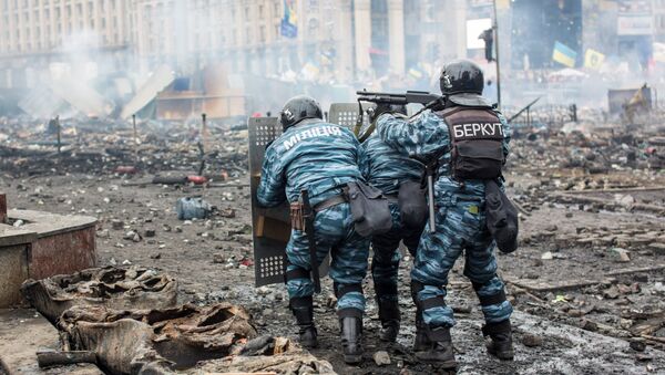 Сотрудники правоохранительных органов на площади Независимости в Киеве. 2014 год. Архивное фото Сотрудники правоохранительных органов на площади Независимости в Киеве. 2014 год. Архивное фото