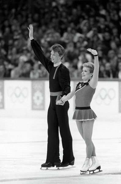 Фигуристы Елена Валова и Олег Васильев Фигуристы Елена Валова и Олег Васильев
