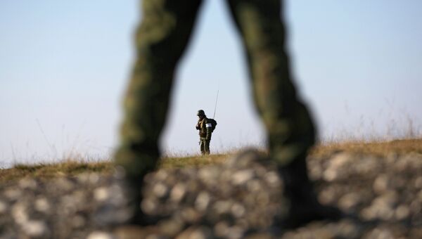 Солдаты российской армии на военной базе во время занятий по огневой подготовке Солдаты российской армии на военной базе во время занятий по огневой подготовке