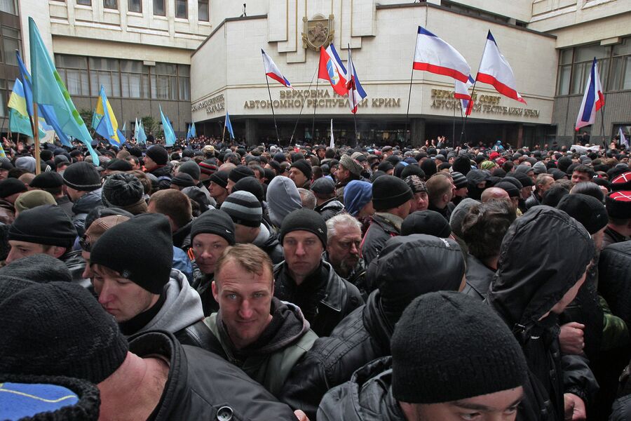 Митинги у здания Верховного совета Крыма Митинги у здания Верховного совета Крыма