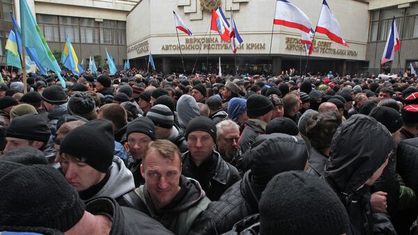 Митинги у здания Верховного совета Крыма. Архивное фото Митинги у здания Верховного совета Крыма. Архивное фото