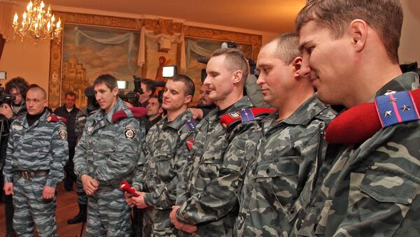 Девять бойцов Беркута получили паспорта России в Крыму. Архивное фото Девять бойцов Беркута получили паспорта России в Крыму. Архивное фото