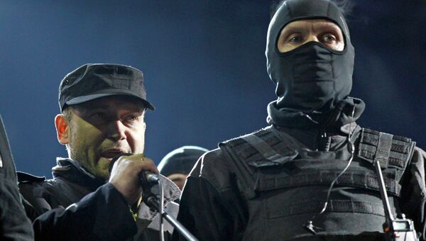 Один из лидеров Правого сектора Дмитрий Ярош (слева) во время митинга на площади Независимости в Киеве Один из лидеров Правого сектора Дмитрий Ярош (слева) во время митинга на площади Независимости в Киеве