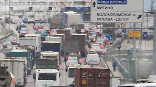Автомобильные пробки на МКАД. Автомобильные пробки на МКАД.