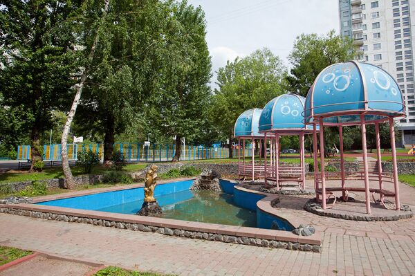 Двор на улице Абрамцевской, 18 в Москве Двор на улице Абрамцевской, 18 в Москве