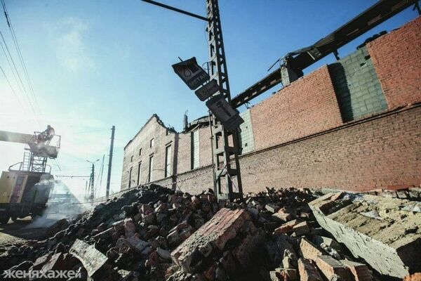 Последствия падения метеорита в Челябинске Последствия падения метеорита в Челябинске