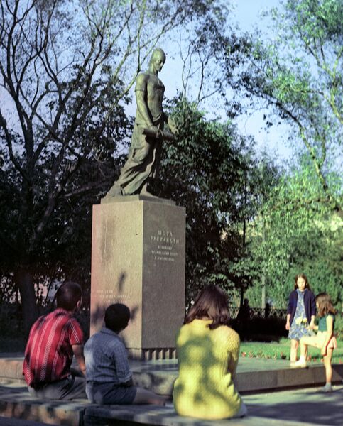 Памятник Шота Руставели Памятник Шота Руставели