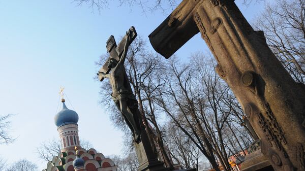 Надгробия на Донском кладбище в Москве