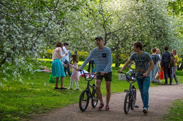 3 правило хюгге. Станьте активней: двигайтесь не только на тренировках в спортзале, но и каждый день во время прогулок, катаний на роликах или велосипеде. 3 правило хюгге. Станьте активней: двигайтесь не только на тренировках в спортзале, но и каждый день во время прогулок, катаний на роликах или велосипеде.