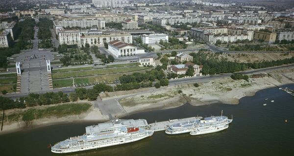 Вид на набережную города Волгограда Вид на набережную города Волгограда