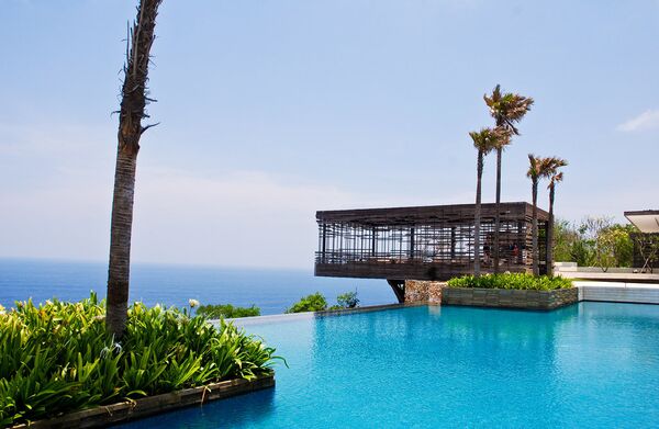 Бассейн на курорте Alila Uluwatu, Бали Бассейн на курорте Alila Uluwatu, Бали