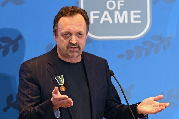 Спортивный комментатор Виктор Гусев Спортивный комментатор Виктор Гусев