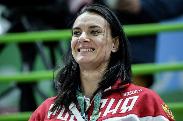 Двукратная олимпийская чемпионка по прыжкам с шестом Елена Исинбаева Двукратная олимпийская чемпионка по прыжкам с шестом Елена Исинбаева