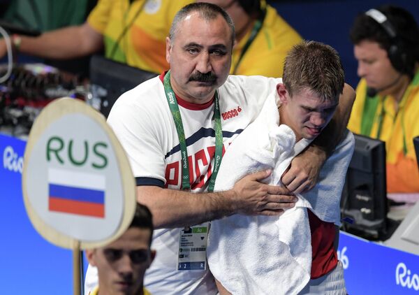 Главный тренер сборной России по боксу Александр Лебзяк и Виталий Дунайцев (справа) Главный тренер сборной России по боксу Александр Лебзяк и Виталий Дунайцев (справа)