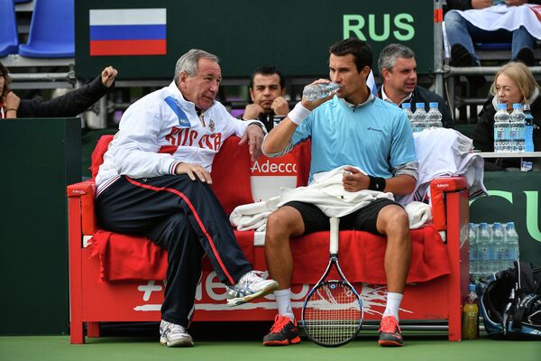 Капитан сборной России Шамиль Тарпищев (слева) и Евгений Донской Капитан сборной России Шамиль Тарпищев (слева) и Евгений Донской