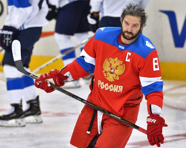Нападающий сборной России Александр Овечкин Нападающий сборной России Александр Овечкин