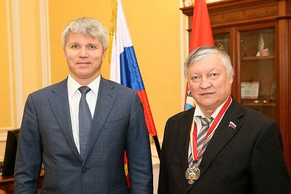 Павел Колобков (слева) и Анатолий Карпов Павел Колобков (слева) и Анатолий Карпов