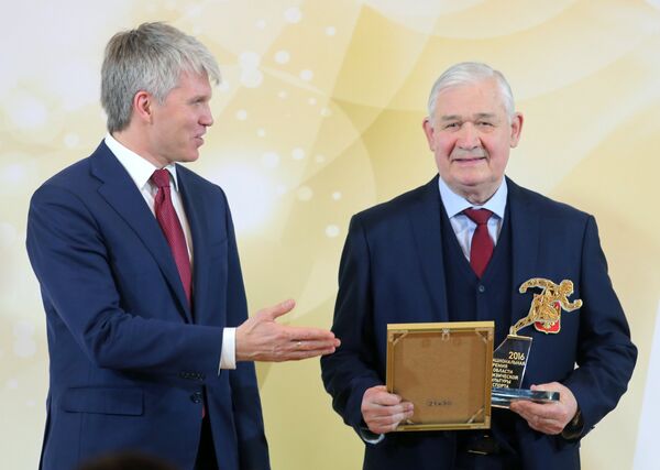 Владимир Юрзинов (справа) Владимир Юрзинов (справа)