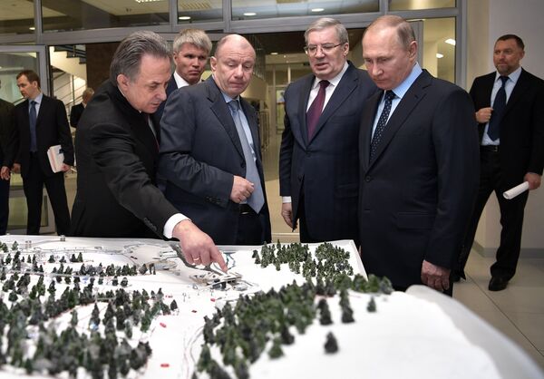 Виталий Мутко, Владимир Потанин, Виктор Толоконский и Владимир Путин (слева направо) Виталий Мутко, Владимир Потанин, Виктор Толоконский и Владимир Путин (слева направо)
