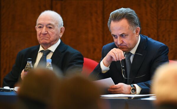 Виталий Мутко и Никита Симонян (справа налево) Виталий Мутко и Никита Симонян (справа налево)