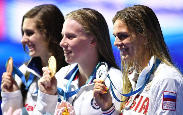 Кэти Мейли, Лилли Кинг, Юлия Ефимова (слева направо) Кэти Мейли, Лилли Кинг, Юлия Ефимова (слева направо)