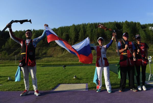 Николай Теплый и Надежда Коновалова (слева направо) Николай Теплый и Надежда Коновалова (слева направо)