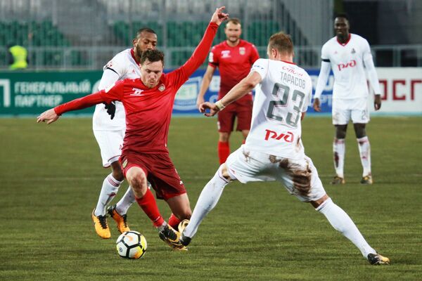 Полузащитники ФК Локомотив Мануэл Фернандеш, ФК Уфа Ондржей Ванек и ФК Локомотив Дмитрий Тарасов (слева направо) Полузащитники ФК Локомотив Мануэл Фернандеш, ФК Уфа Ондржей Ванек и ФК Локомотив Дмитрий Тарасов (слева направо)