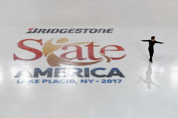 Цзинь Боян выступает на этапе Гран-при по фигурному катанию - Skate America Цзинь Боян выступает на этапе Гран-при по фигурному катанию - Skate America