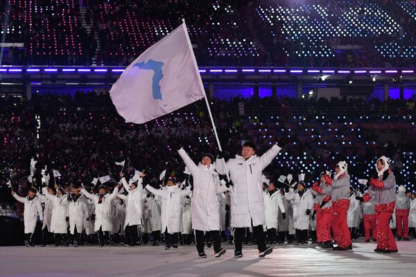 Выход единой корейской команды на церемонии открытия Олимпийских игр в Пхенчхане Выход единой корейской команды на церемонии открытия Олимпийских игр в Пхенчхане