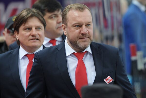 Главный тренер ХК Спартак Вадим Епанчинцев (справа) и тренер Андрей Потайчук Главный тренер ХК Спартак Вадим Епанчинцев (справа) и тренер Андрей Потайчук