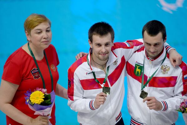 главный тренер сборной России по прыжкам в воду Светлана Моисеева, Виктор Минибаев и Александр Бондарь(слева направо) главный тренер сборной России по прыжкам в воду Светлана Моисеева, Виктор Минибаев и Александр Бондарь(слева направо)
