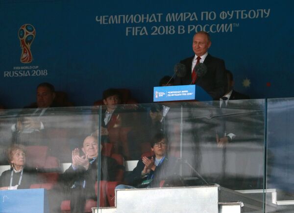 Президент РФ Владимир Путин на торжественной церемонии открытия чемпионата мира по футболу - 2018 Президент РФ Владимир Путин на торжественной церемонии открытия чемпионата мира по футболу - 2018