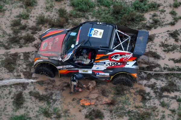 Автомобиль под управлением российского пилота команды Suprotec Racing Андрея Рудского Автомобиль под управлением российского пилота команды Suprotec Racing Андрея Рудского