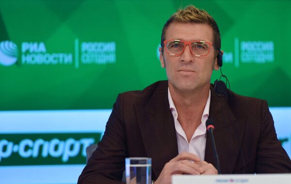 Бывший главный тренер Спартака Массимо Каррера во время пресс-конференции в Международном мультимедийном пресс-центре МИА Россия сегодня в Москве Бывший главный тренер Спартака Массимо Каррера во время пресс-конференции в Международном мультимедийном пресс-центре МИА Россия сегодня в Москве