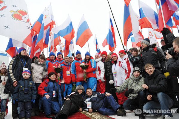 Болельщики и спортсмены сборной России Болельщики и спортсмены сборной России