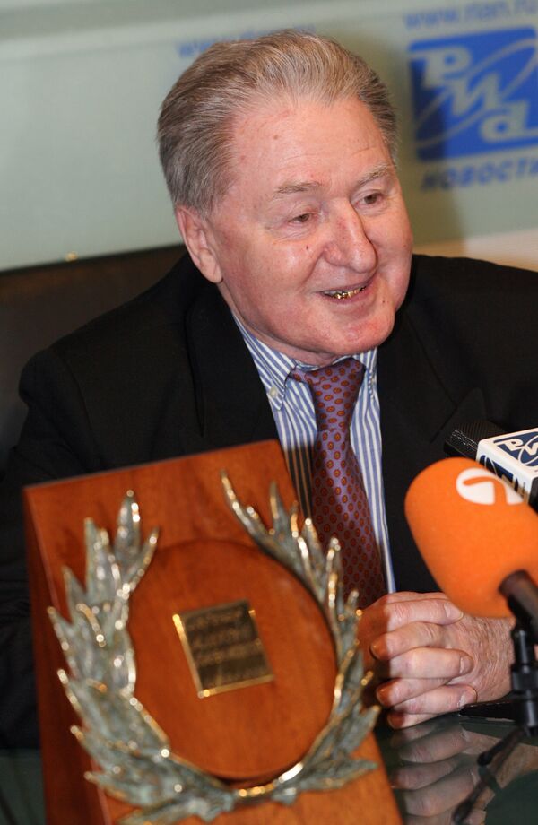 А.Парамонов - лауреат Национальной спортивной премии Слава - 2005 в номинации Легенда А.Парамонов - лауреат Национальной спортивной премии Слава - 2005 в номинации Легенда