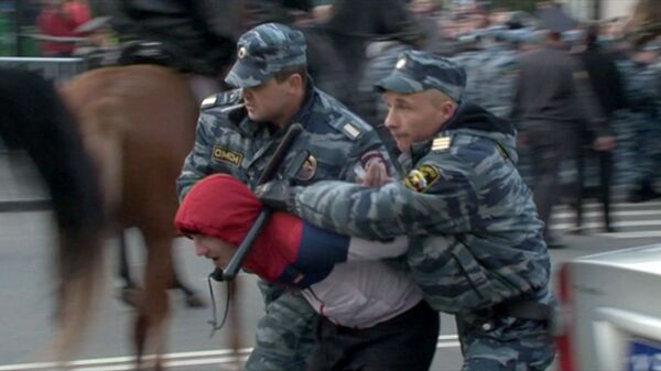 Столкновения фанатов перед матчем 1/16 финала Кубка России Торпедо - Динамо у стадиона имени Стрельцова Столкновения фанатов перед матчем 1/16 финала Кубка России Торпедо - Динамо у стадиона имени Стрельцова