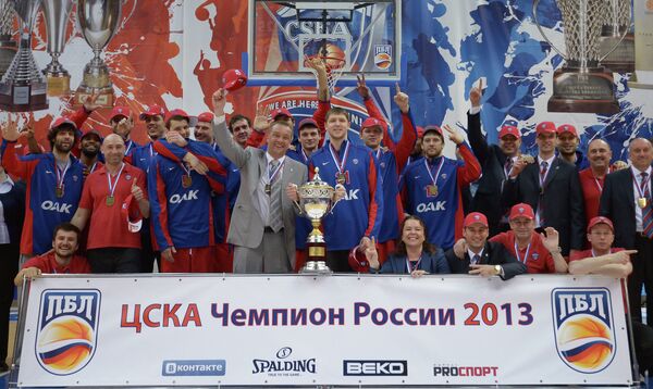 Игроки ЦСКА с Кубком чемпиона России Игроки ЦСКА с Кубком чемпиона России